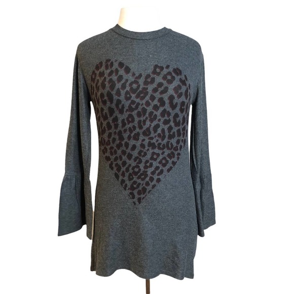 Go Couture Sweaters - Go Couture NWT Gray Animal Print Heart Bell Sleeve Sweater Size Medium